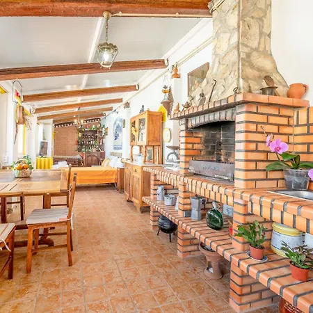 Ferienhaus Eclectic Oasis With Poolside Charm In