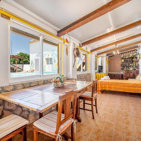 Eclectic Oasis With Poolside Charm In Ferienhaus