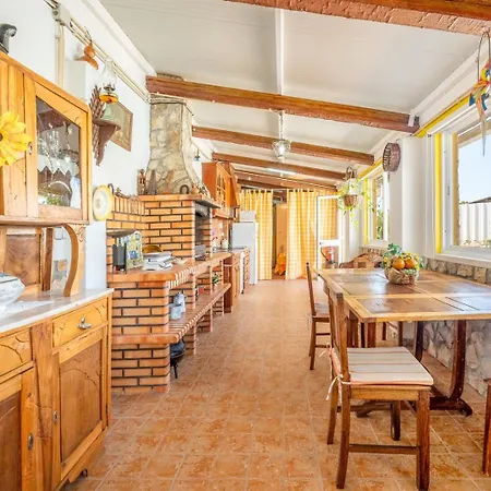 Eclectic Oasis With Poolside Charm In Ferienhaus