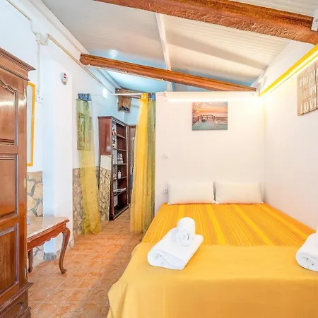Eclectic Oasis With Poolside Charm In Arranhó