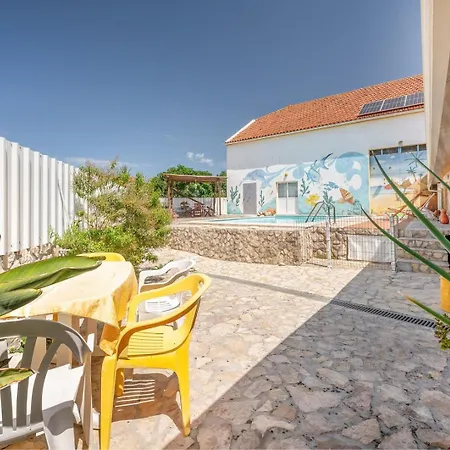 Eclectic Oasis With Poolside Charm In Arranhó Casa de Férias *