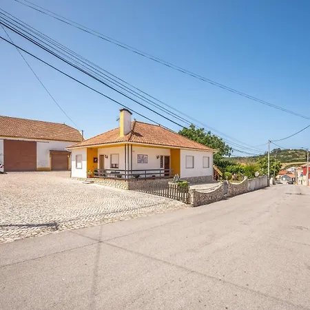 Eclectic Oasis With Poolside Charm In Arranhó * Arranho