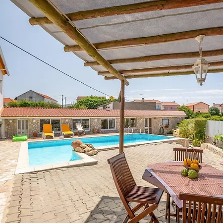 Eclectic Oasis With Poolside Charm In Arranhó * Arranho