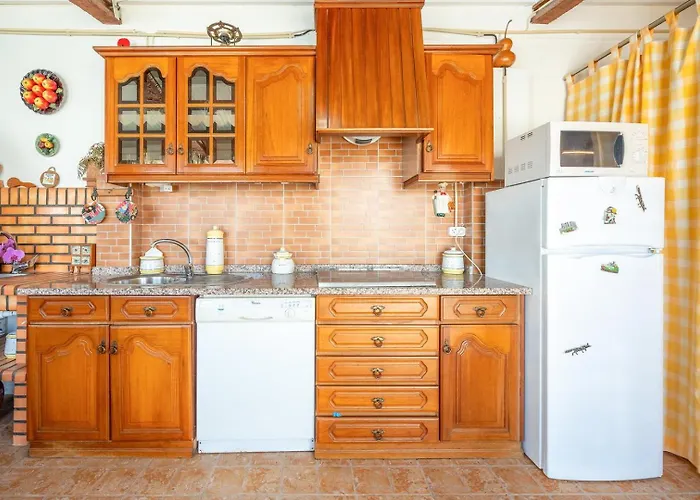 Eclectic Oasis With Poolside Charm In Arranho